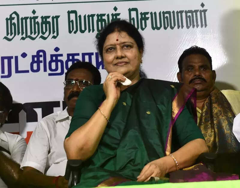 AIADMK not on right track, says Sasikala
