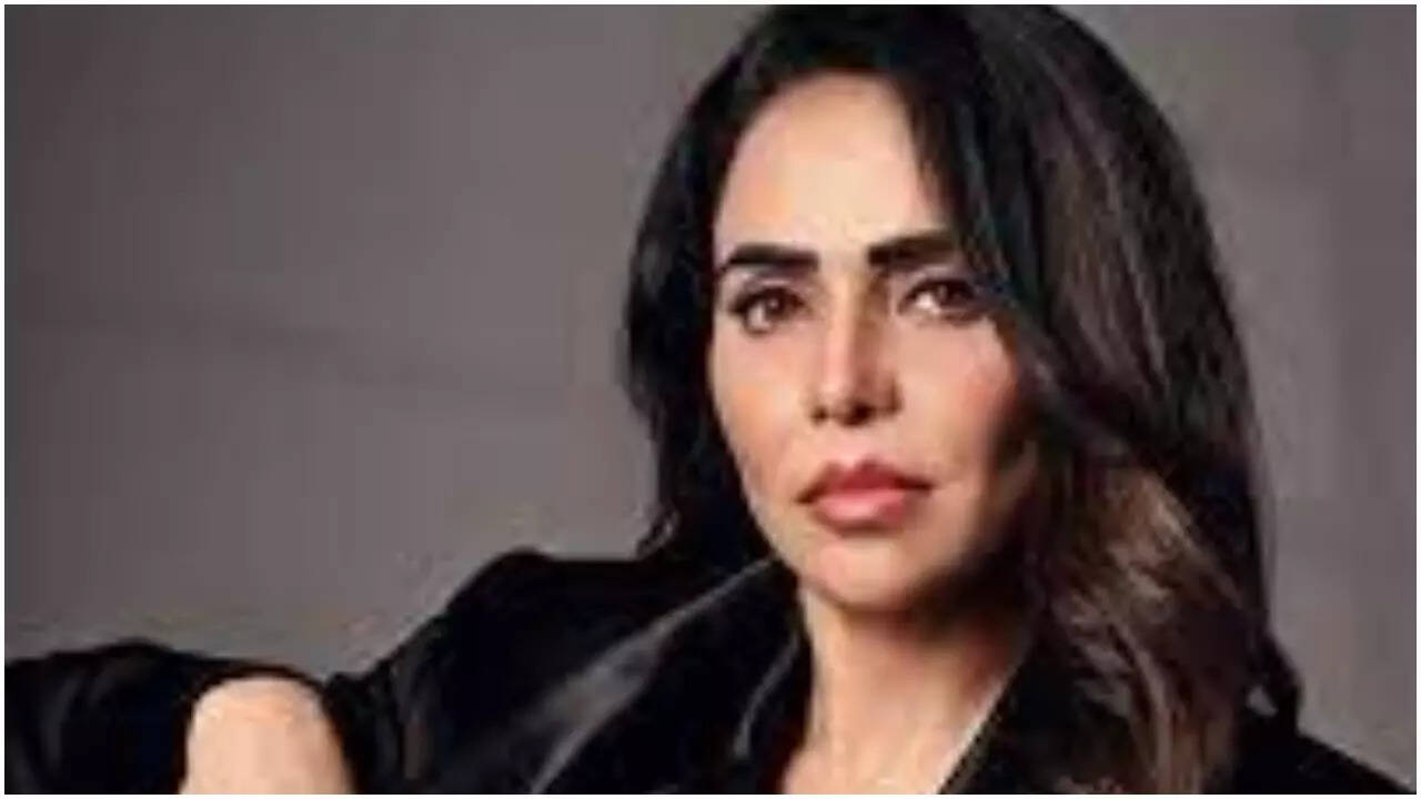 Garam Masala actress Nikita Rawal’s WhatsApp gets hacked