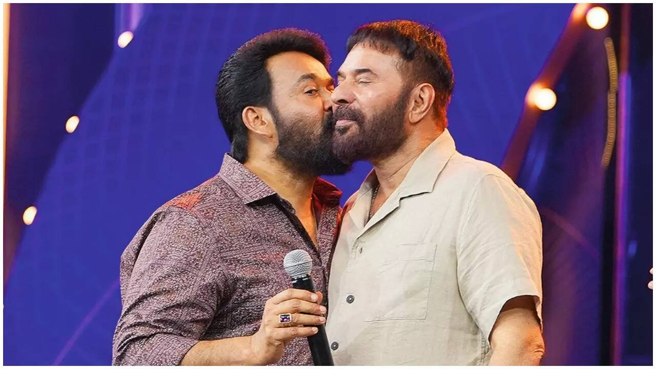 Mohanlal’s kiss on Mammootty’s cheek wins internet: PIC