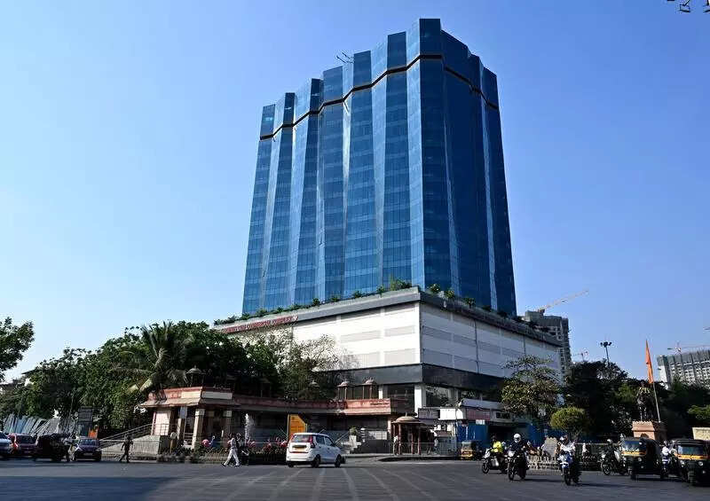 Vashi bus depot remains unused for a year, leaving commuters inconvenienced