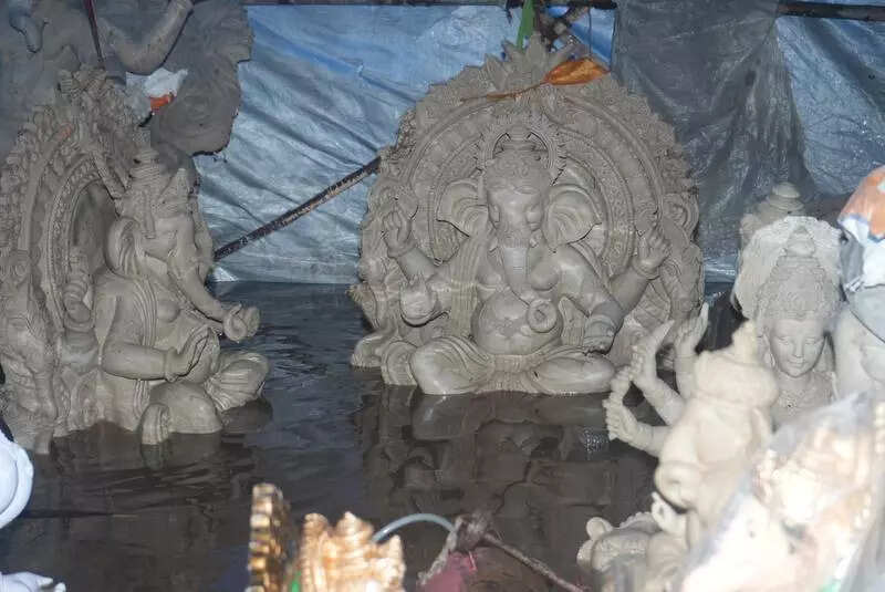 Heavy Rains Damage Ganpati Idol Workshops in Thane’s Majiwada, Artisans Face Losses in Lakhs