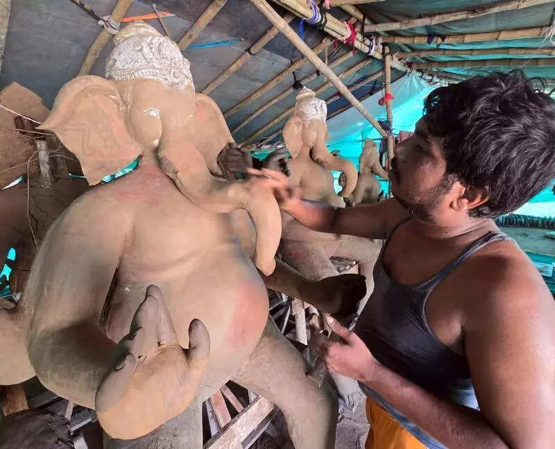 Ganesh Chaturthi organisers ‘scale’ new heights with their idols