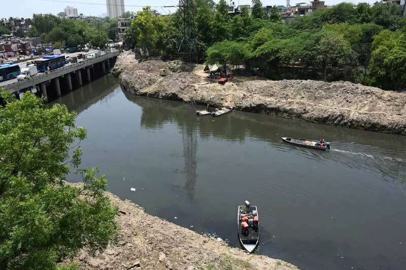 DJB identifies 43 sewers discharging sewage into Defence Colony’s drain