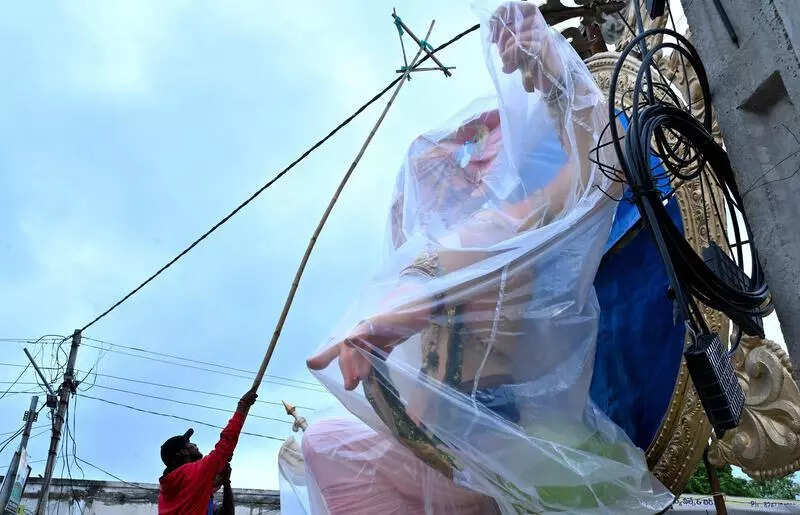 Idol makers in Hyderabad hope for turnaround in weather as sales fail to take off