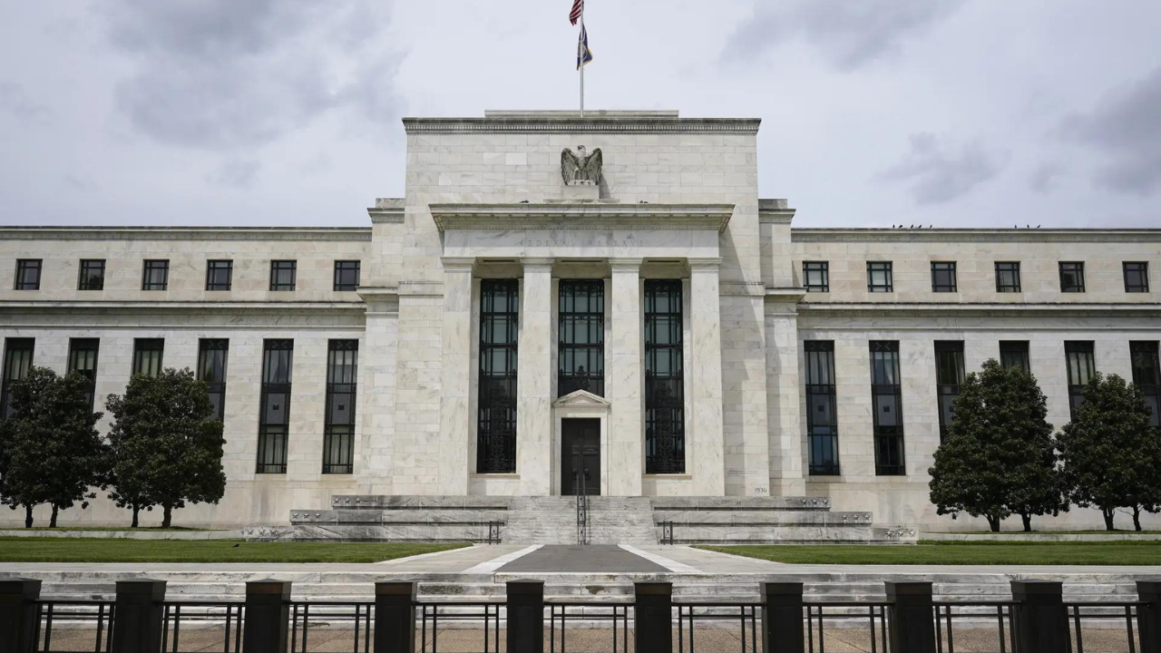 'Greater of the two risks': Inflation overshadows employment at Fed policy meeting; minutes reveal divisions over Trump’s tariffs
