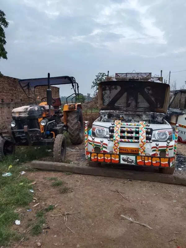 Maoists torch two vehicles in Chatra