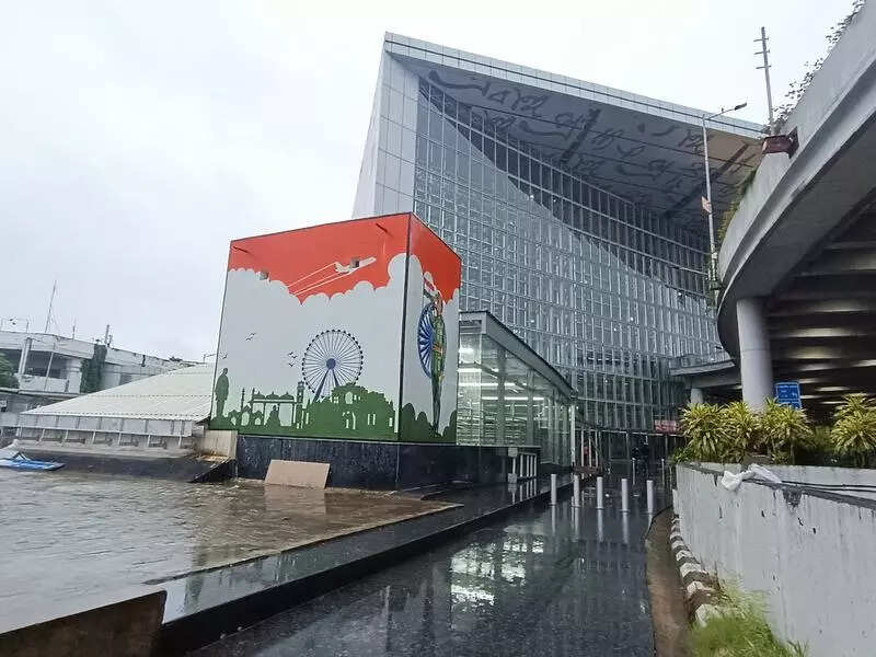 Elevator logjam worry for flyerstaking metro ride to Kol airport