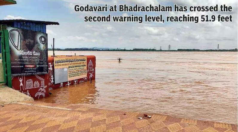 Authorities alert as Godavari swells in Bhadrachalam