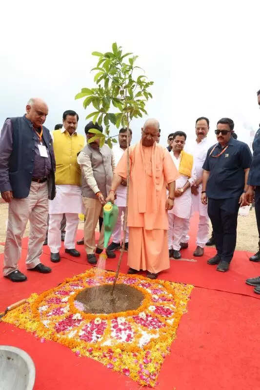 CM: Mughals, British looted India, SP & Cong erased nation’s identity