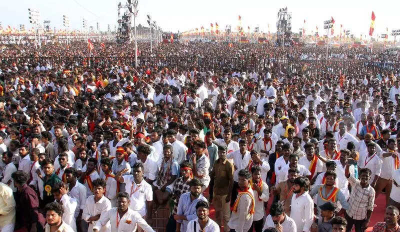 Blistering heat, huge crowds, and a fatality