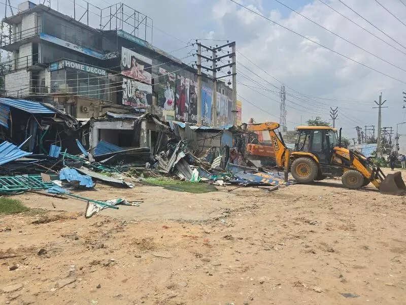 In Gurgaon, liquor shops and hotel razed to clear way for revamp of Hero Honda Chowk link