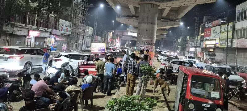 Chaos at Bharat Nagar Chowk as MC removes street carts