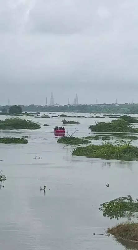 Workers rescued at railway bridge project in Bakrol