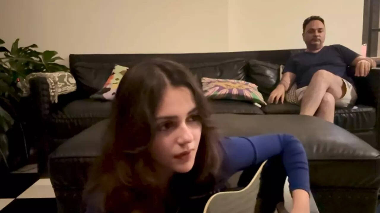 Aneet sings soulful ‘Saiyaara’ track with her father