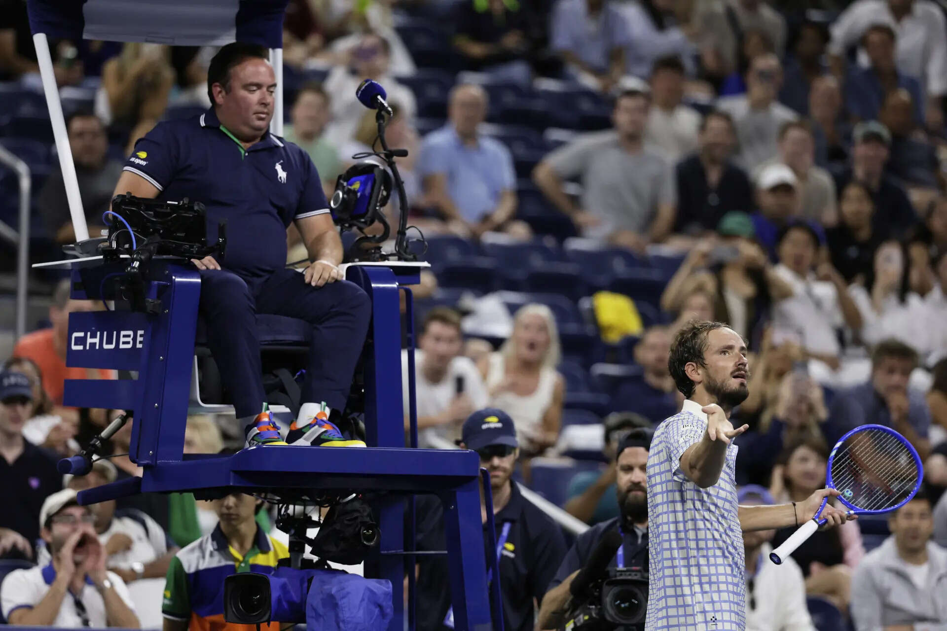 Shocking! Medvedev’s US Open match delayed after photographer's chaos - Watch