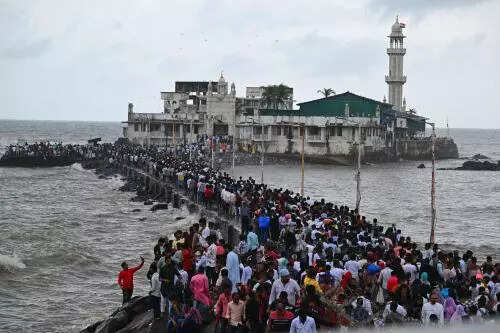Mumbai Dargahs start the Prophet’s 1,500th b’day celebrations