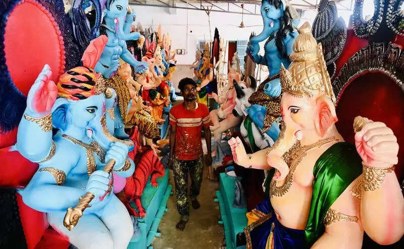 3,400 special buses for holidays