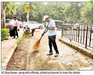 Officials roll up sleeves to clean Gurgaon’s dirty spots