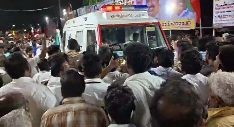 DMK flays Palaniswami over ambulance attack in Trichy