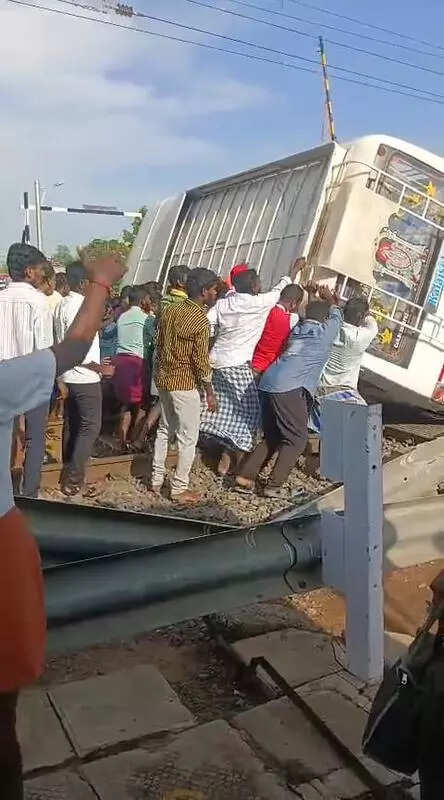 9 students hurt as school van topples near Vridhachalam