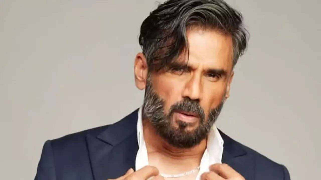 Suniel Shetty scolds an artist for mimicking him