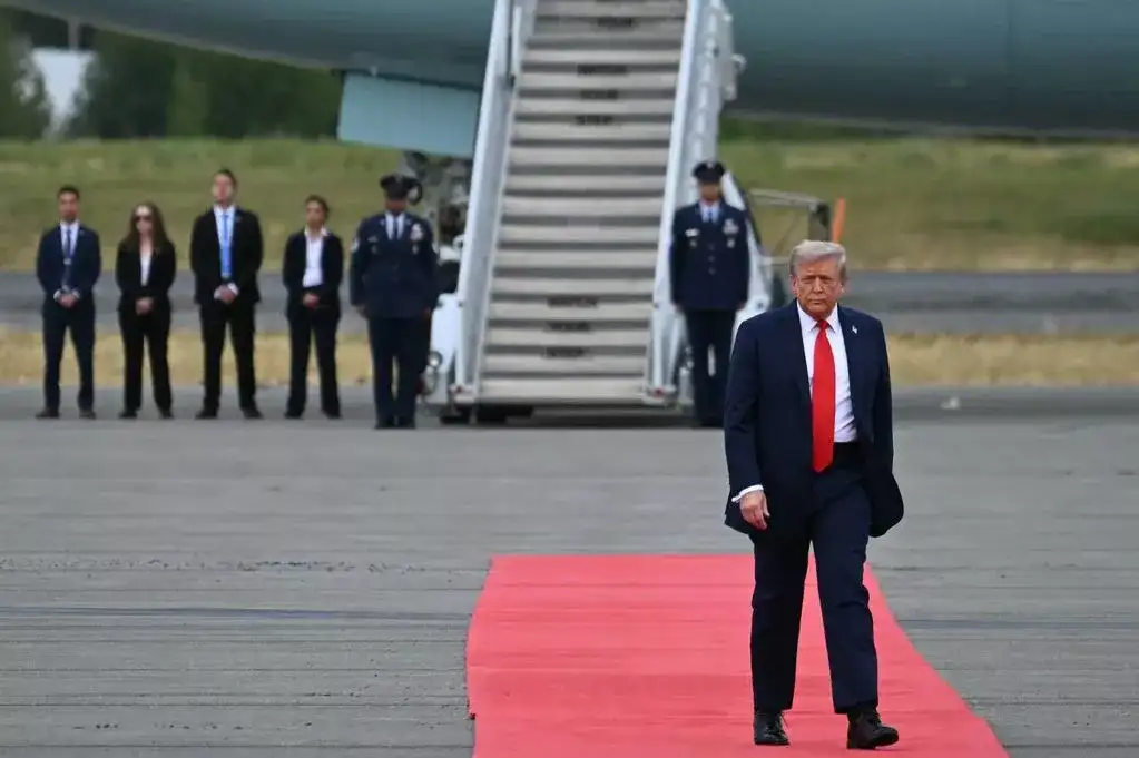 Is Trump hiding brain condition? Psychologists warn of ‘worsening motor decline