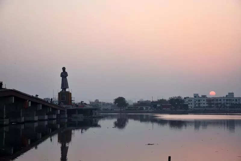 Evict squatters from water bodies: DC