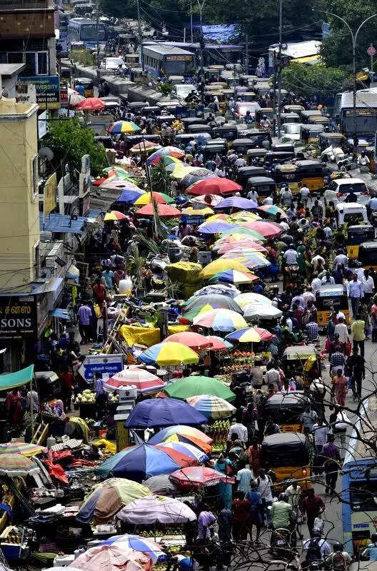 Festival shoppers throng commercial hubs, palm-size idols in high demand
