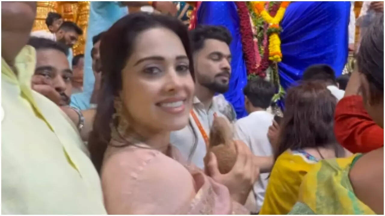 Ganesh Chaturthi: Nushrratt visits Lalbaugcha Raja