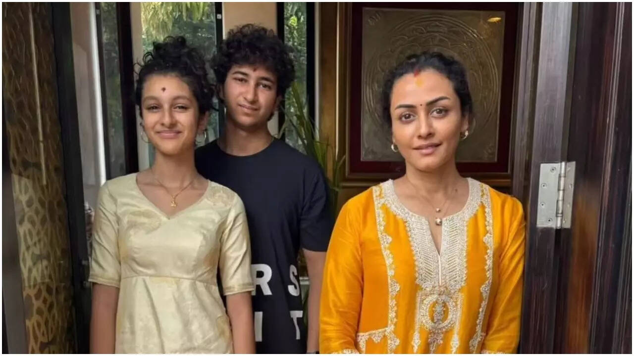 Namrata Shirodkar celebrates Ganesh Chaturthi with kids