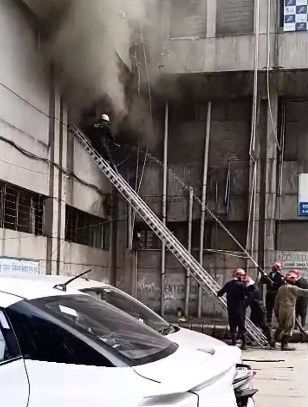 25 rescued from fire in Wazirpur office complex, two firefighters injured