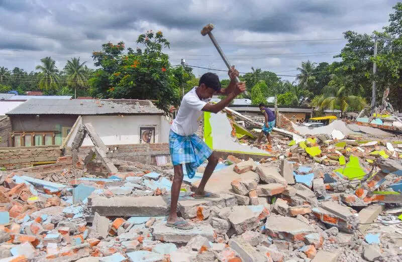 Over 400 families vacate land in Assam after eviction notices