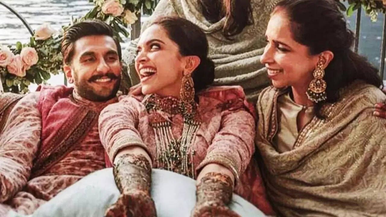 Ranveer on proposing Deepika: I put my ear to the door