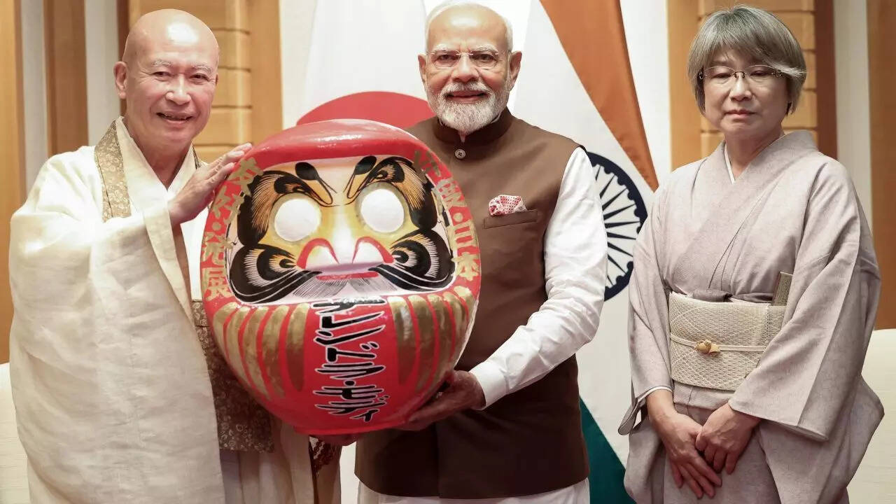 What is Daruma Doll gifted to PM Modi in Japan? Why it has no limbs, eyes