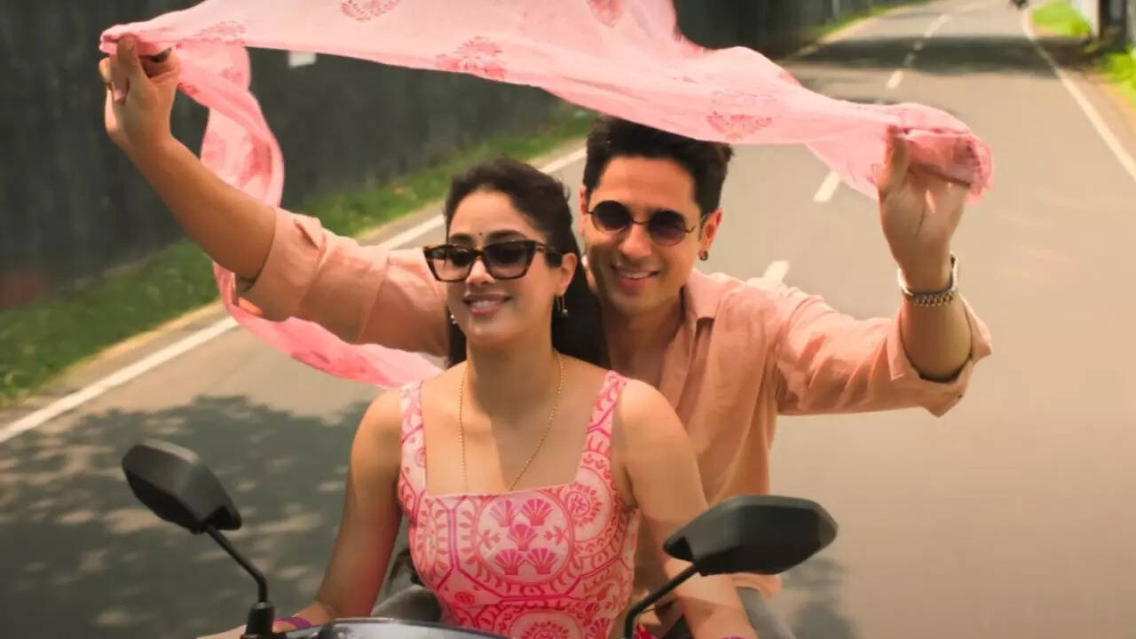 'Param Sundari' box office collection day 1 (LIVE)