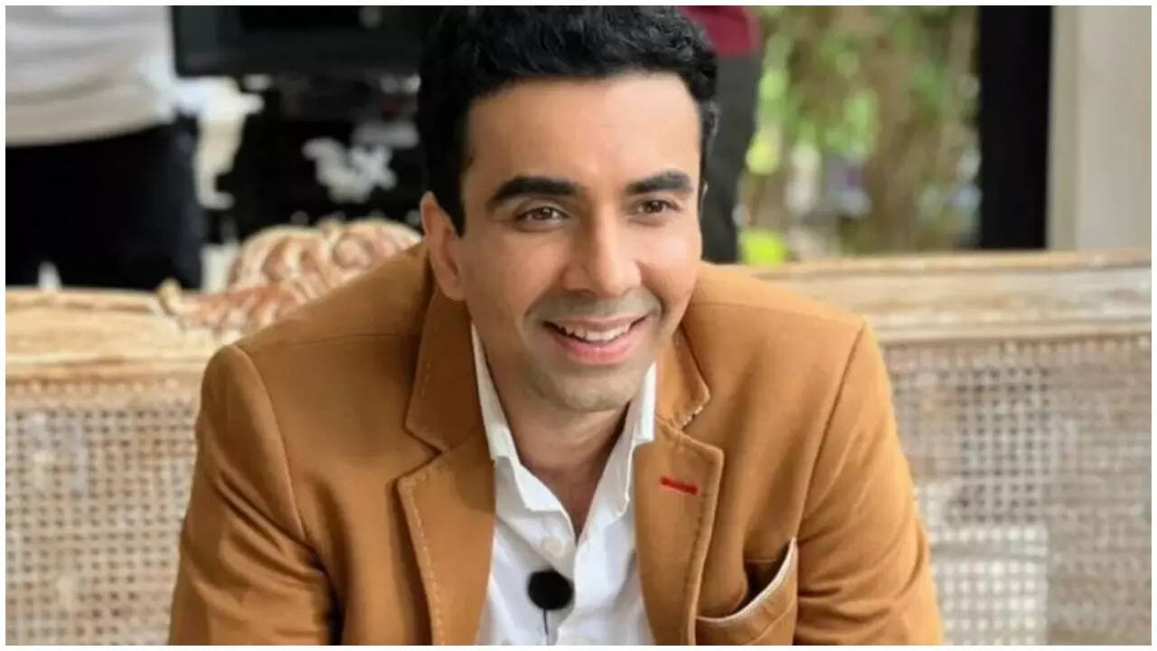 Naveen SLAMS senior actors who disrespect crew members