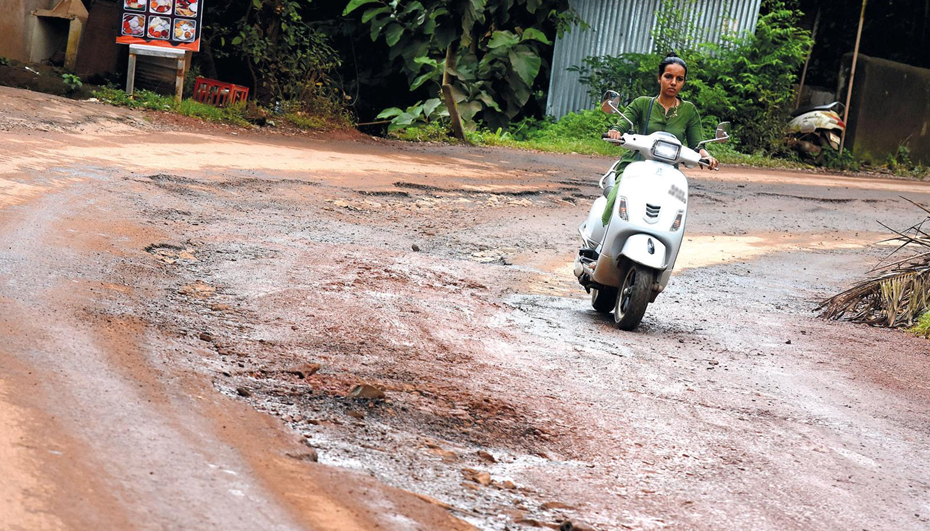 Locals at wits’ end as Saligao-Pilerne road continues to deteriorate