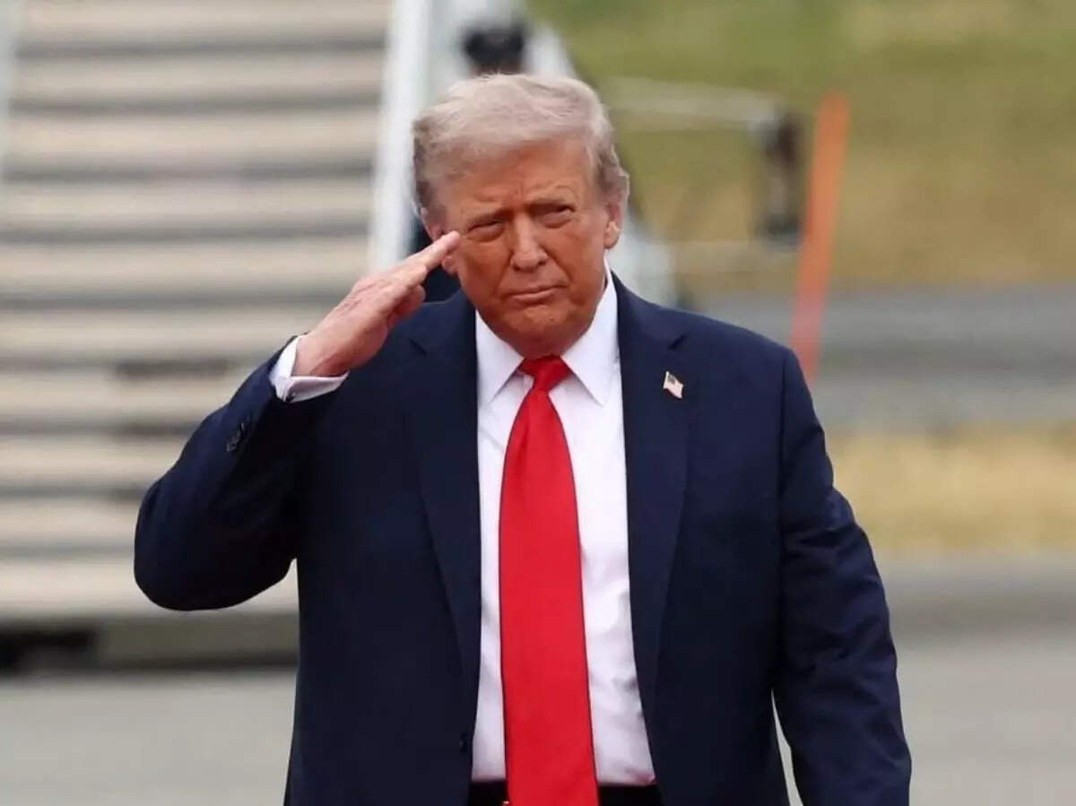 &lsquo;Is Trump dead?&rsquo;: Rumors quashed as US president spotted golfing - See pics