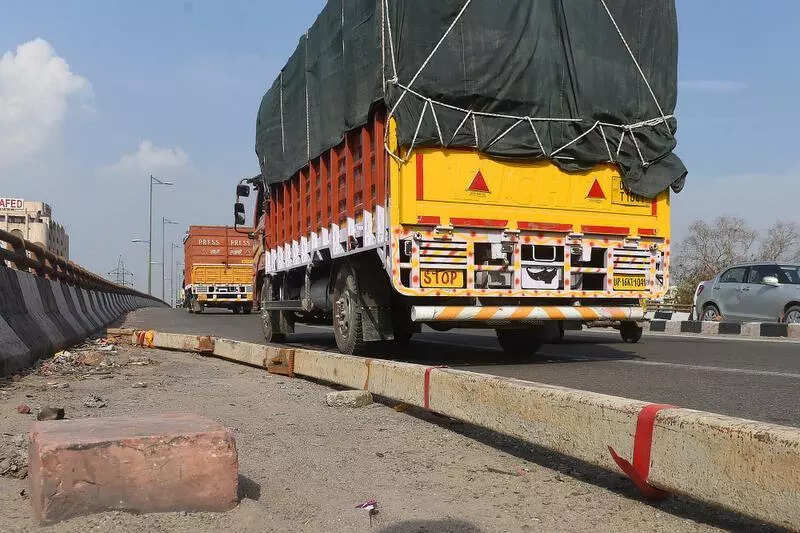 Centre plans to phase out 2 lakh trucks, convert 20k diesel buses to CNG in NCR