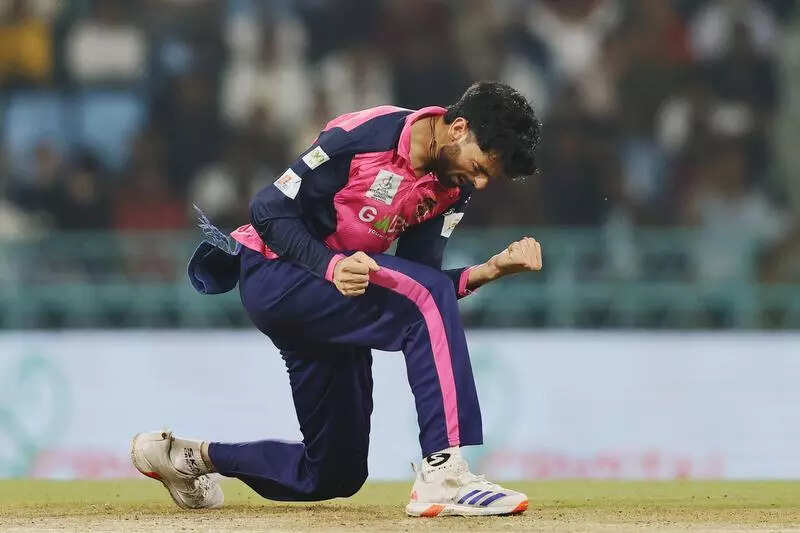 Rehman shines as Lions knockout Superstars in super over