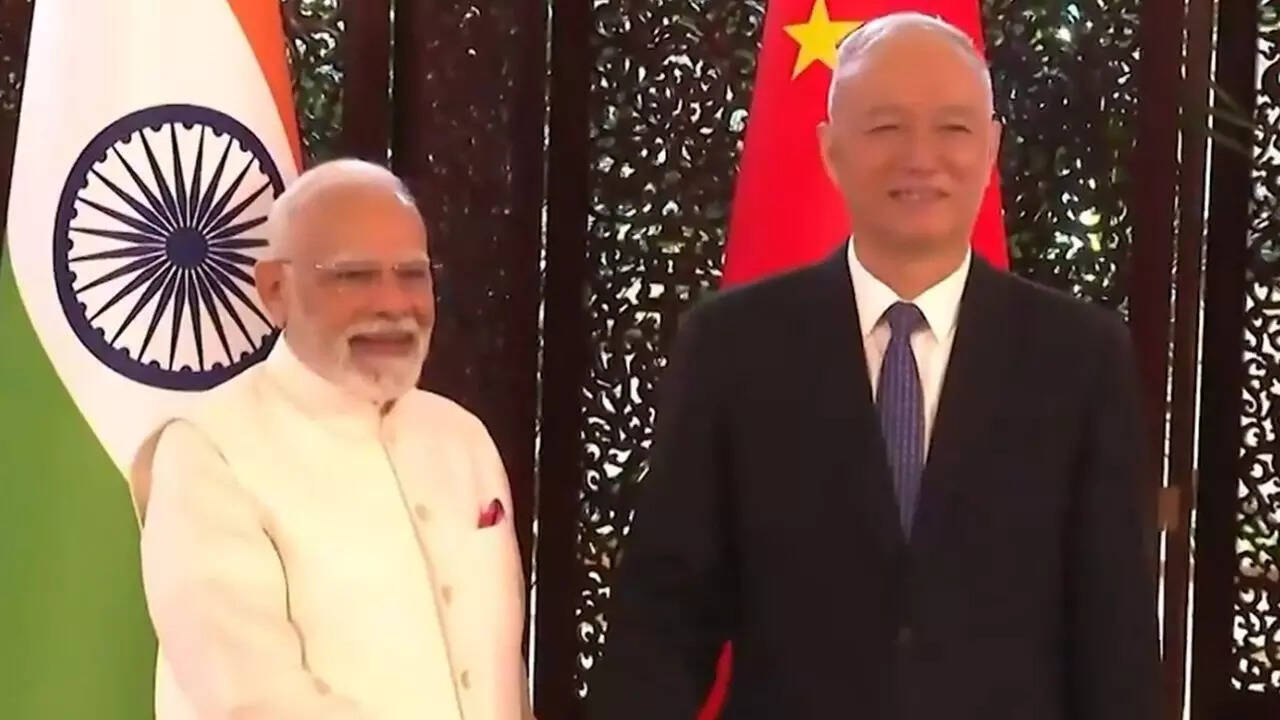 PM Modi meets China Prez's right-hand man Cai Qi during SCO summit
