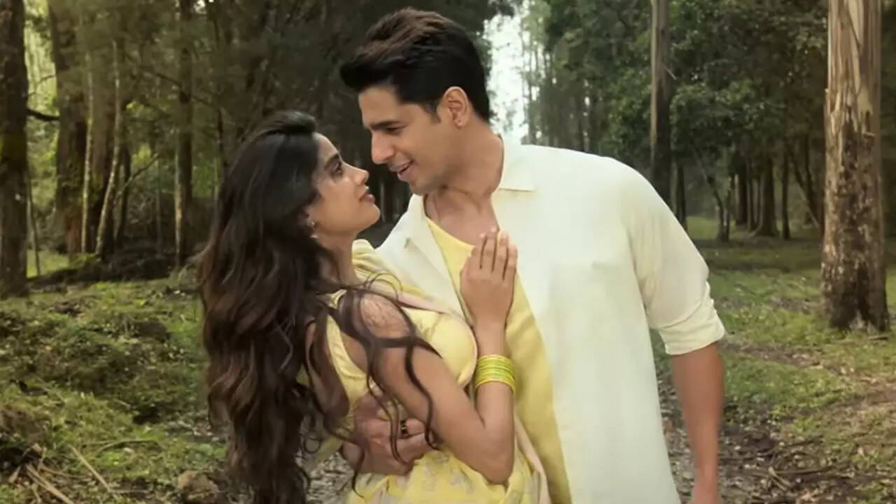 'Param Sundari' mints Rs 10.25 crore on Sunday