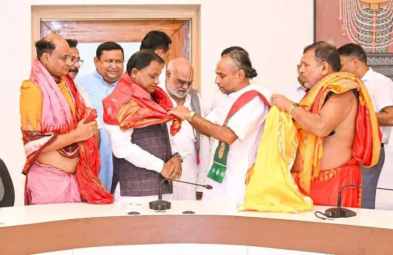 Majhi flies to Delhi for 4-day visit