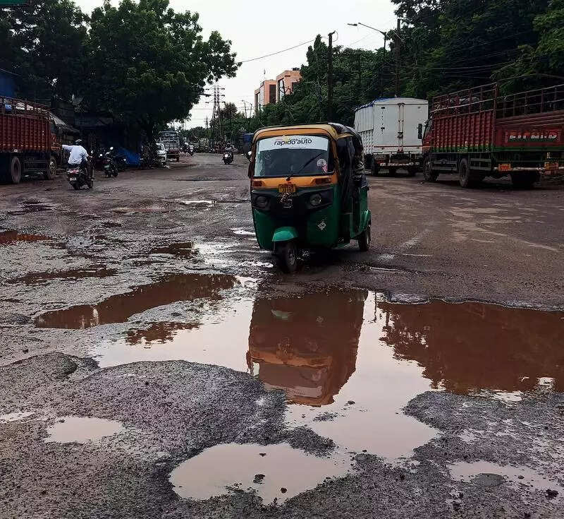 Ahead of puja, dug-up roads put city residents in a fix