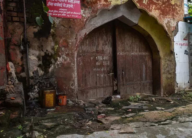 4 more held in Kalkaji temple murder case