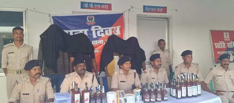 Police recover illegal liquor, 4 smugglers held in Chatra