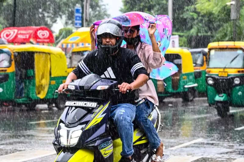 Vehicles halt due to rain, cause severe congestion in Delhi