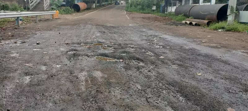 Navi mumbai’s citizens forum oppose road repair work amid heavy rain