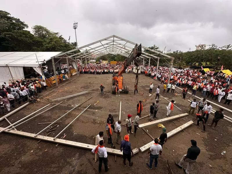 Store theft case lodged as city bears brunt on Day 4 of protest
