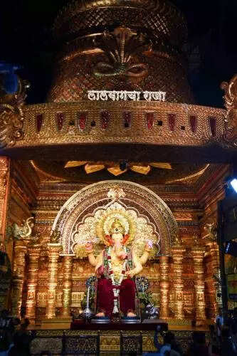 Maharashtra State Human Rights Commission issues notice to Lalbaugcha Raja mandal, chief secy, BMC chief, Mumbai police commissioner over VIP darshan complaint